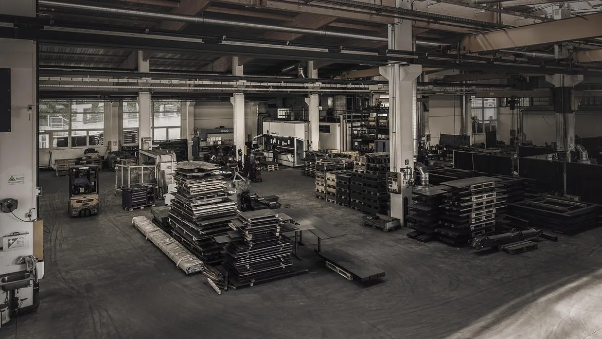 Materiallager und Werkhalle von MTE Metalltechnik Elsenhuber